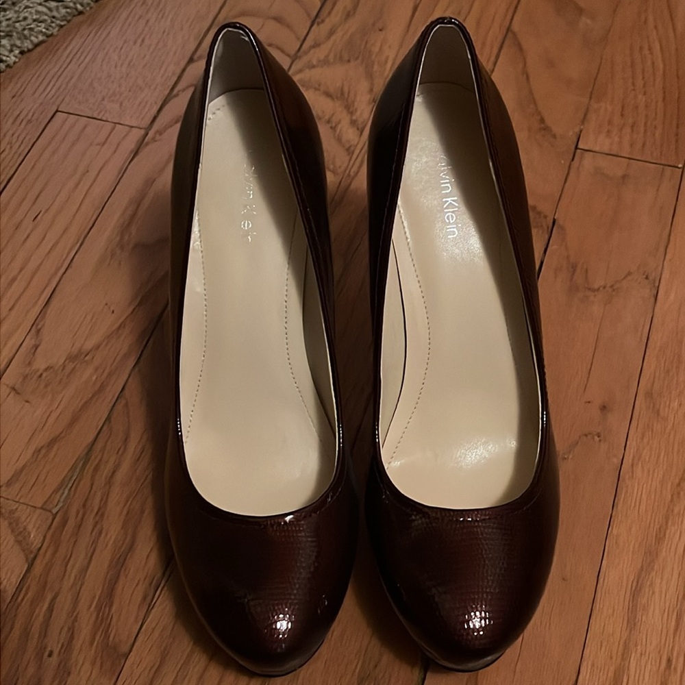Calvin Klein Kendall Platform Pump